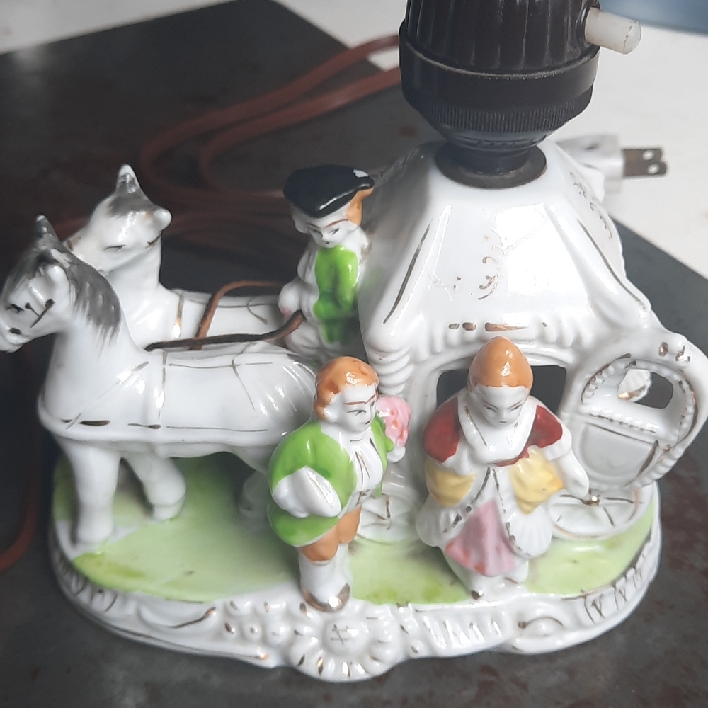 Antique Colonial Stagecoach lamp